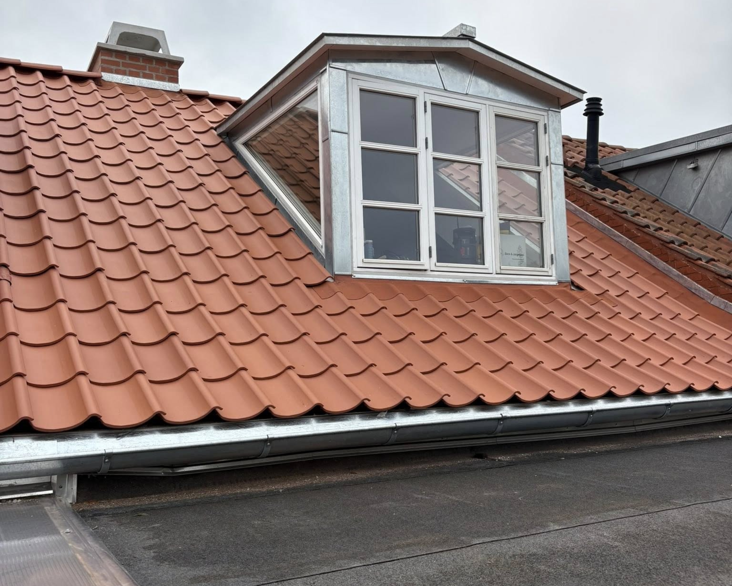 Opsætning af tagrende og kvist